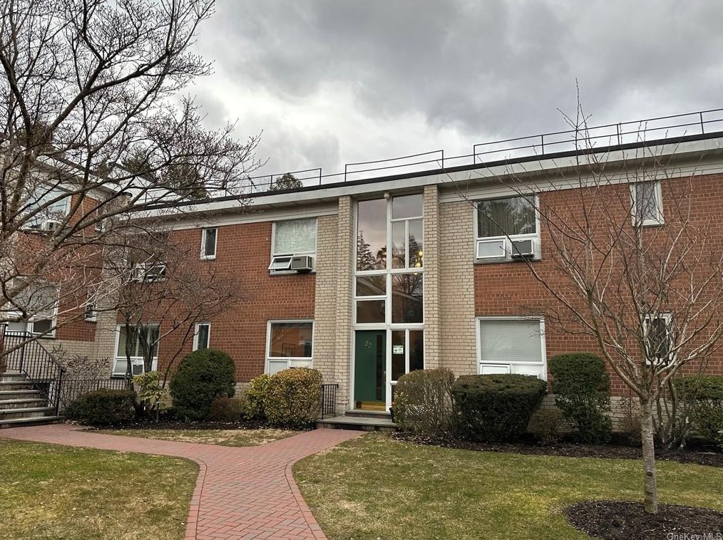 22 Channing Pl, Yonkers, NY 10709-1030