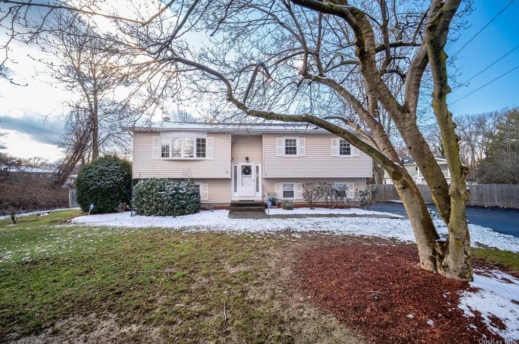 3 Clara Ct, Newburgh, NY 12553-6427