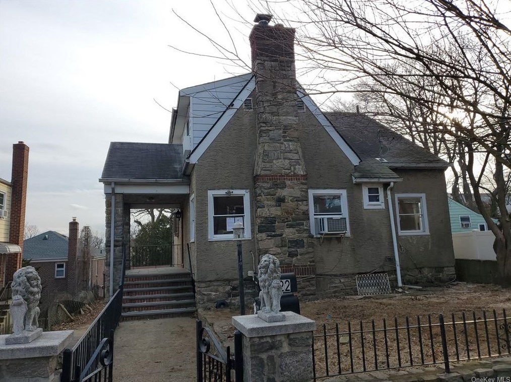22 Frazier Pl, Yonkers, NY 10704-1502