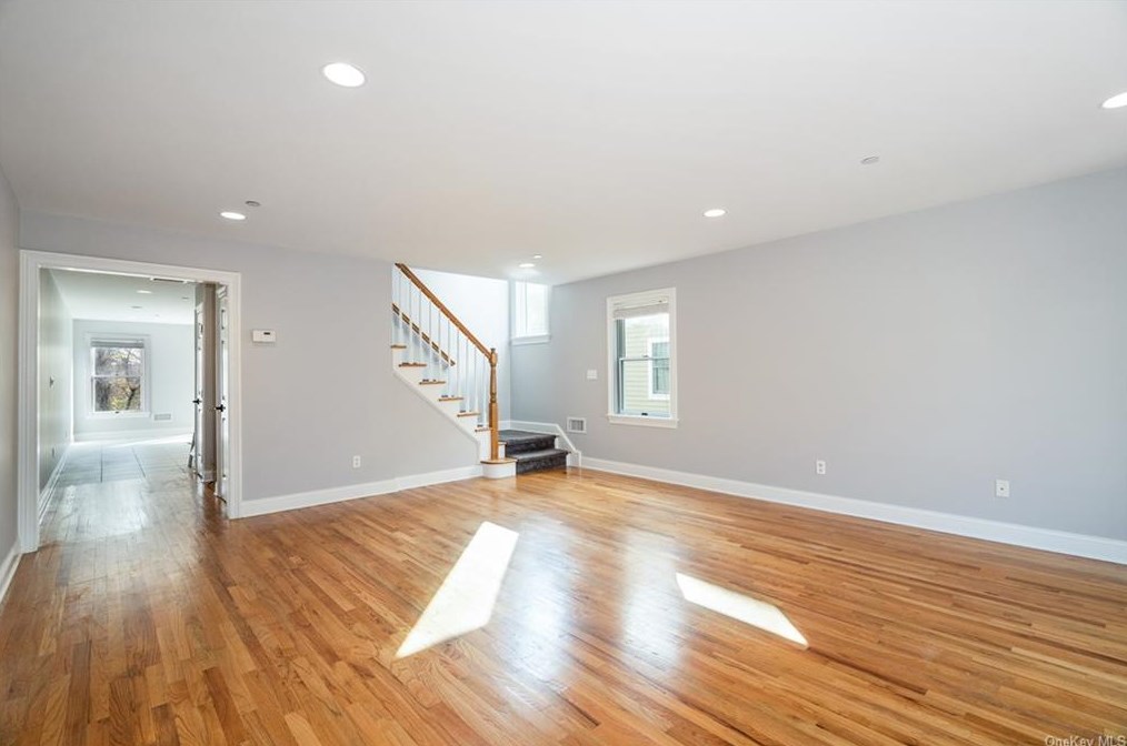 186 Woodside Ave, White Plains, NY 10604