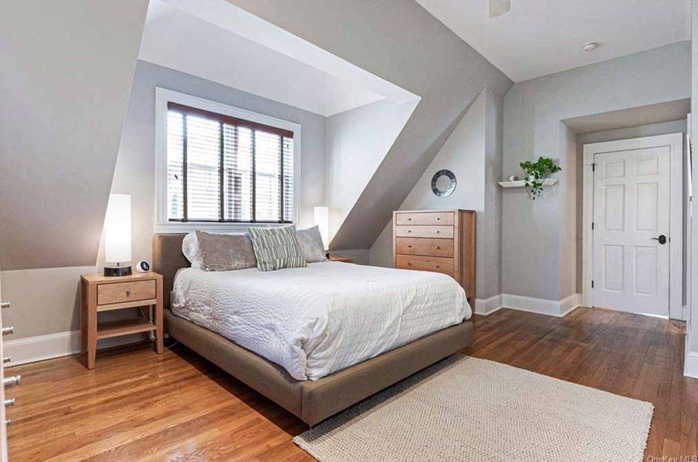 26 Shadow Ln, Larchmont NY  10538-2525 exterior