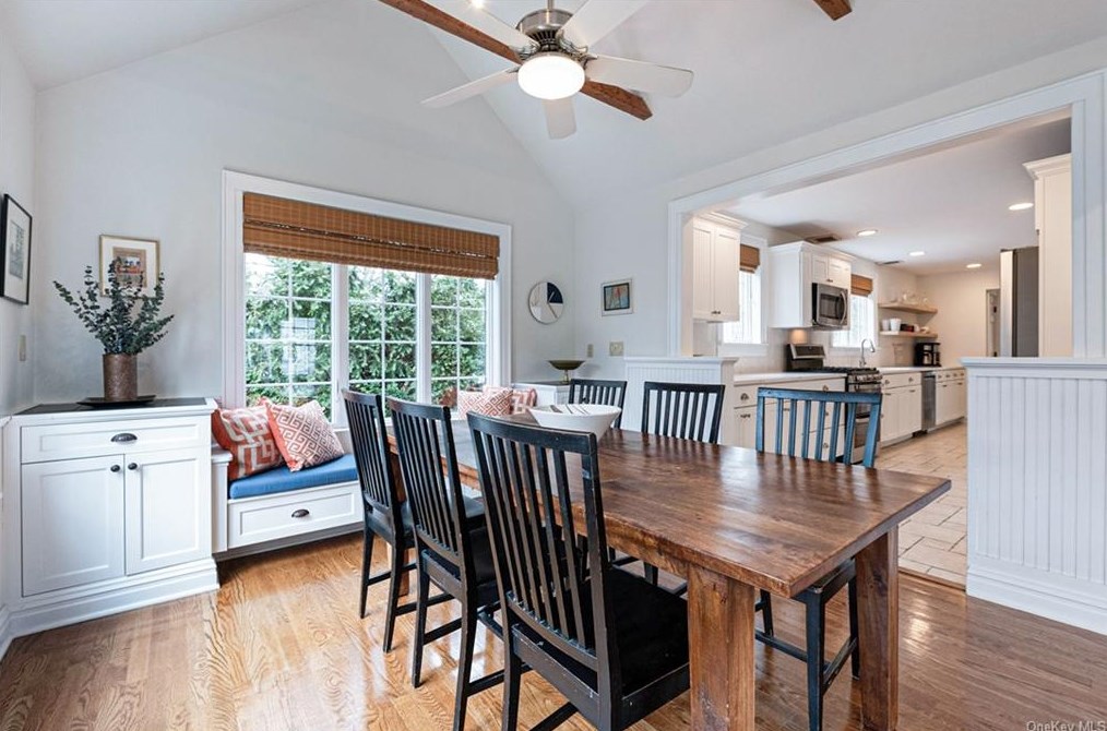 26 Shadow Ln, Larchmont NY  10538-2525 exterior