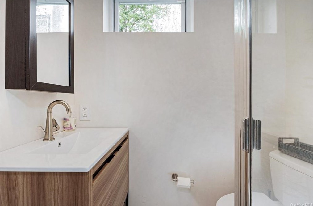 26 Shadow Ln, Larchmont NY  10538-2525 exterior