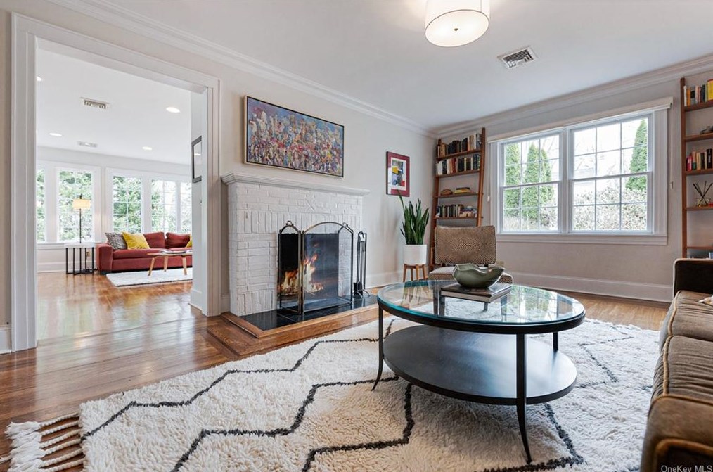 26 Shadow Ln, Larchmont NY  10538-2525 exterior