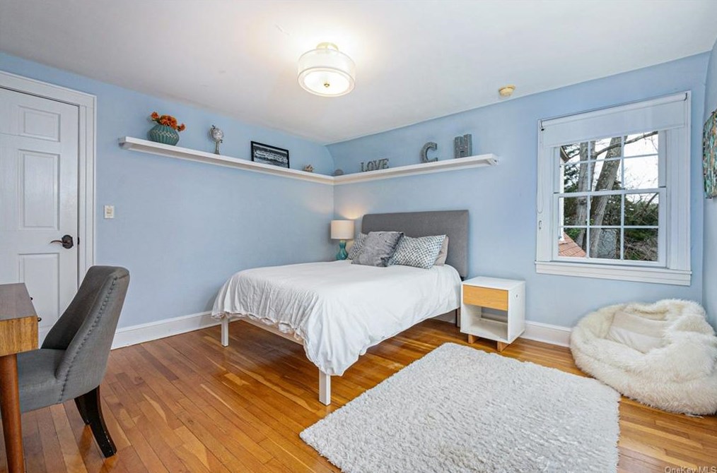 26 Shadow Ln, Larchmont NY  10538-2525 exterior