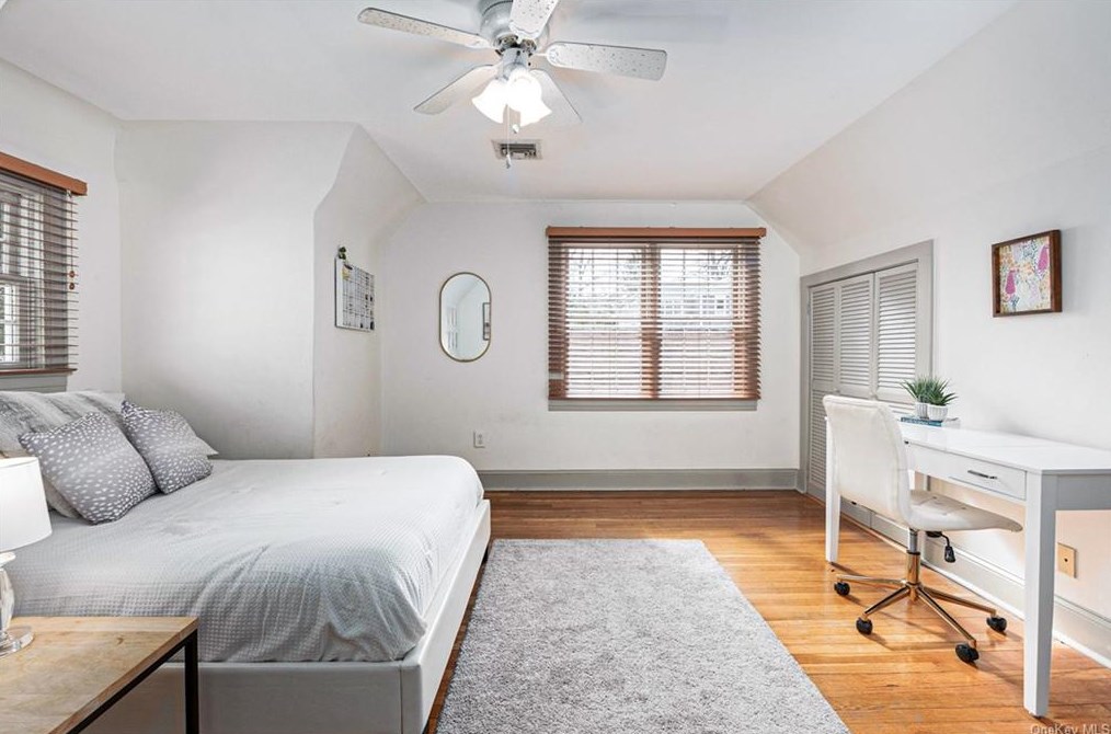 26 Shadow Ln, Larchmont NY  10538-2525 exterior