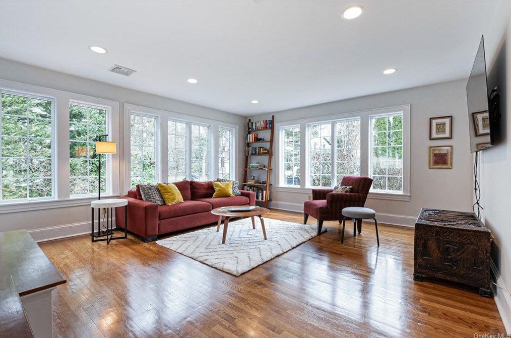 26 Shadow Ln, Larchmont NY  10538-2525 exterior