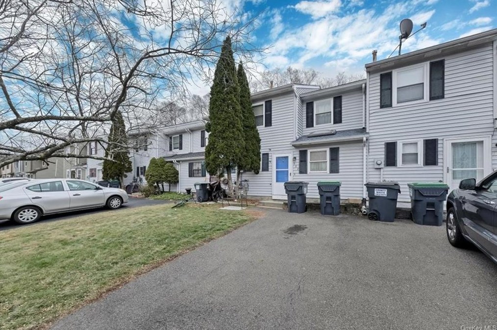 522 Saracino Dr, Maybrook, NY 12543