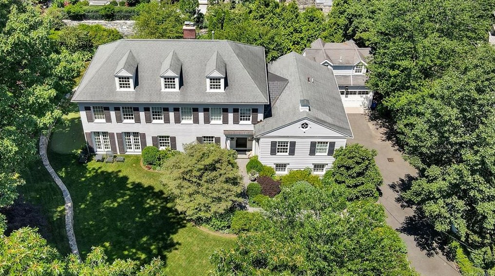 4 Plateau Cir, Yonkers, NY 10708-2219