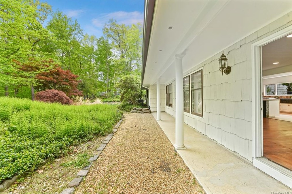 3 The Logging Rd, Waccabuc, NY 10597