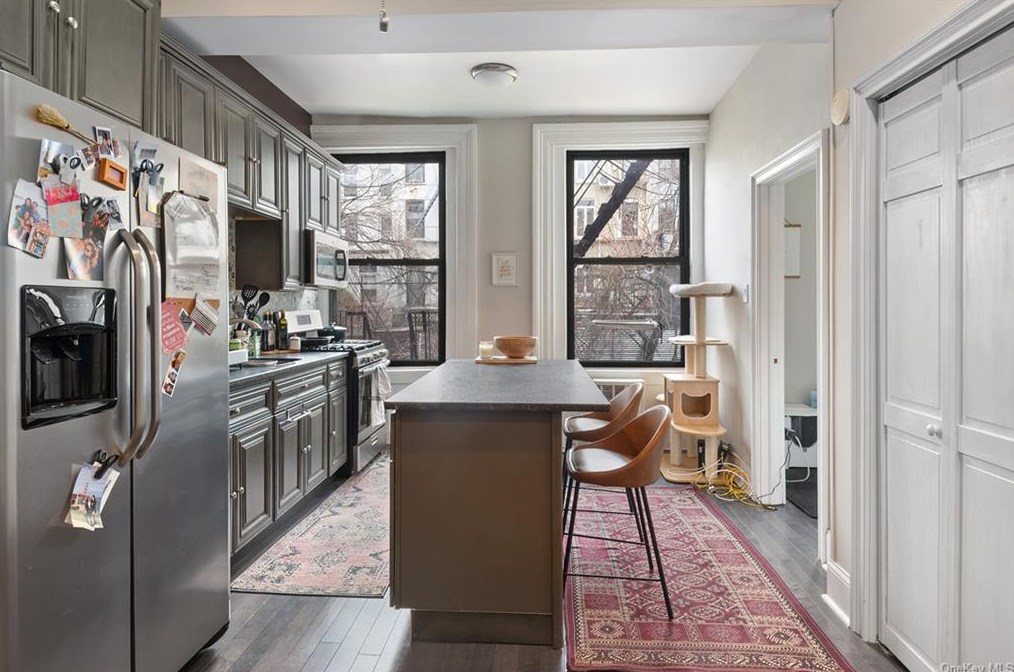 81 Woodhull St, Brooklyn, NY 11231-2647