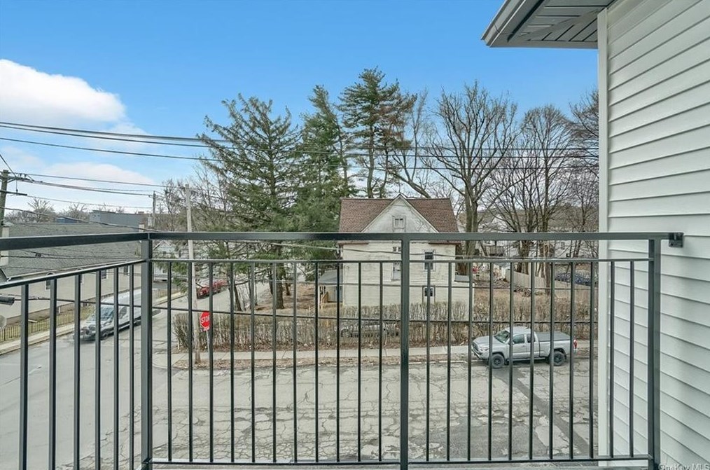 73 Church St, Chestnut Ridge NY  10977-4733 exterior