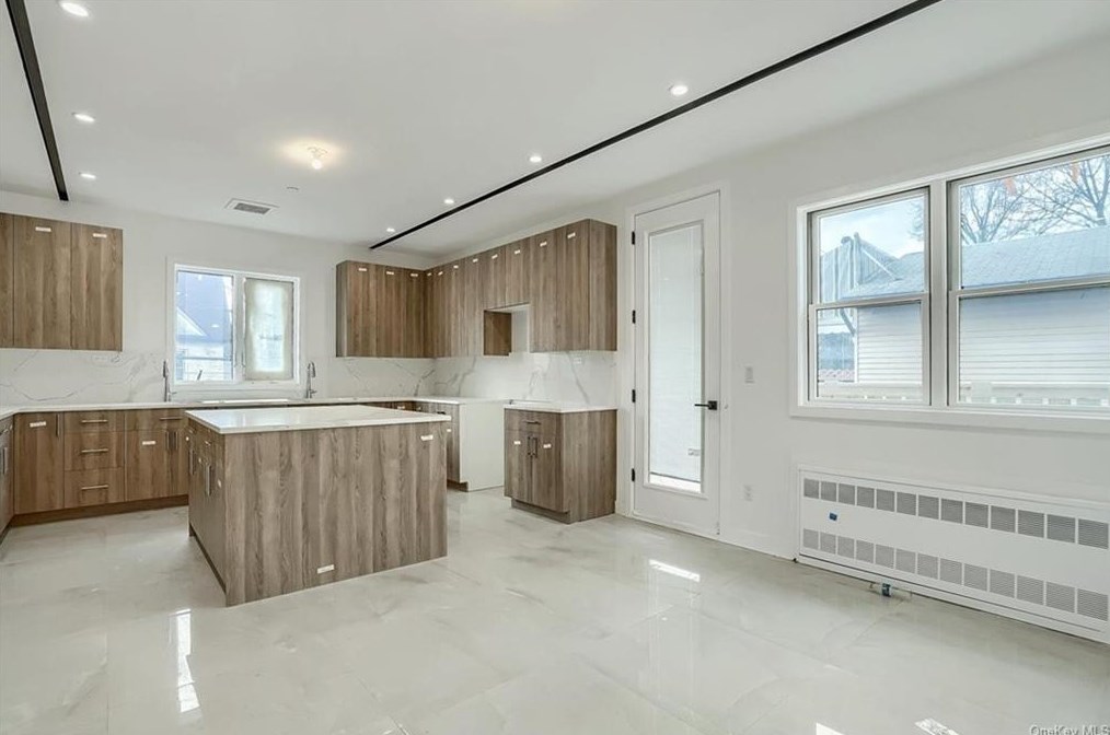 73 Church St, Chestnut Ridge NY  10977-4733 exterior