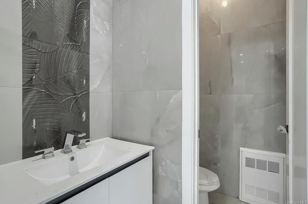 73 Church St, Chestnut Ridge NY  10977-4733 exterior