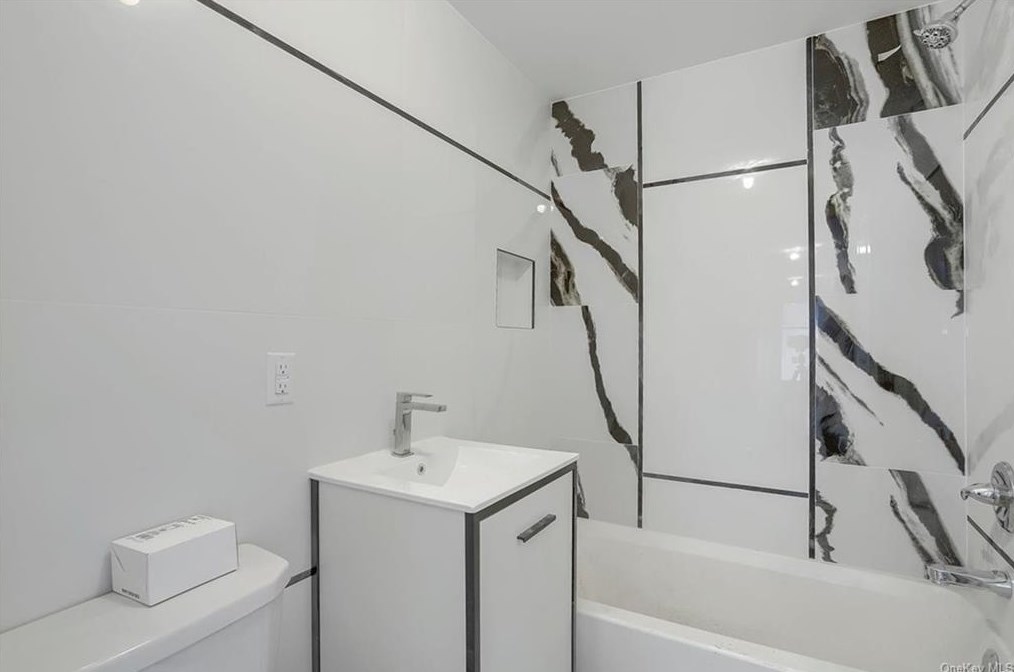 73 Church St, Chestnut Ridge NY  10977-4733 exterior