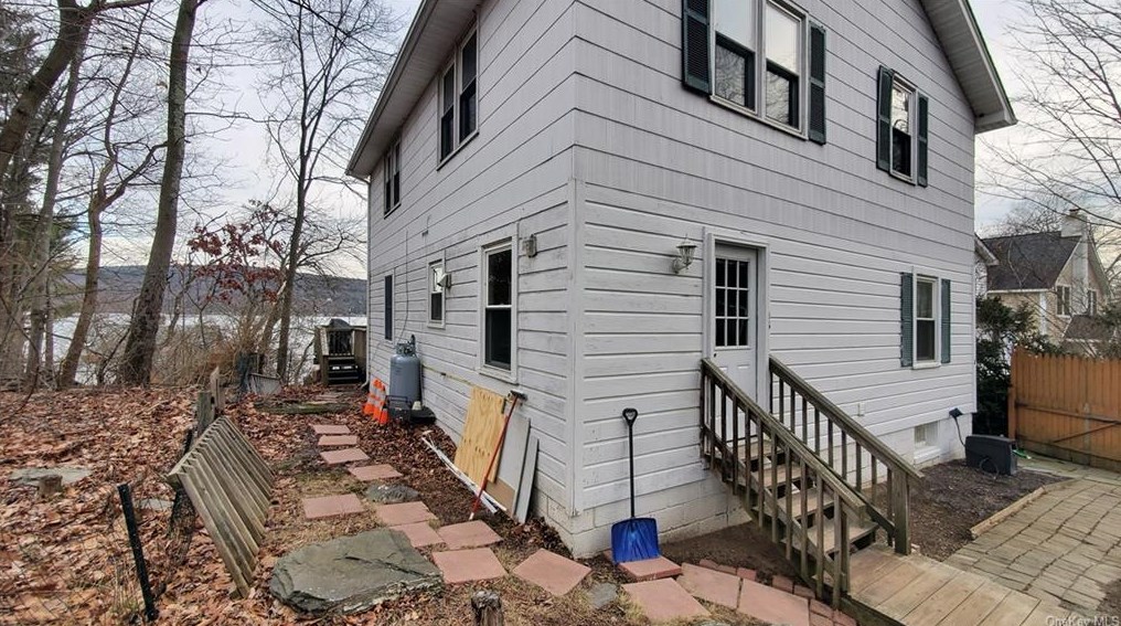 158 Jersey Ave, Greenwood Lake, NY 10925