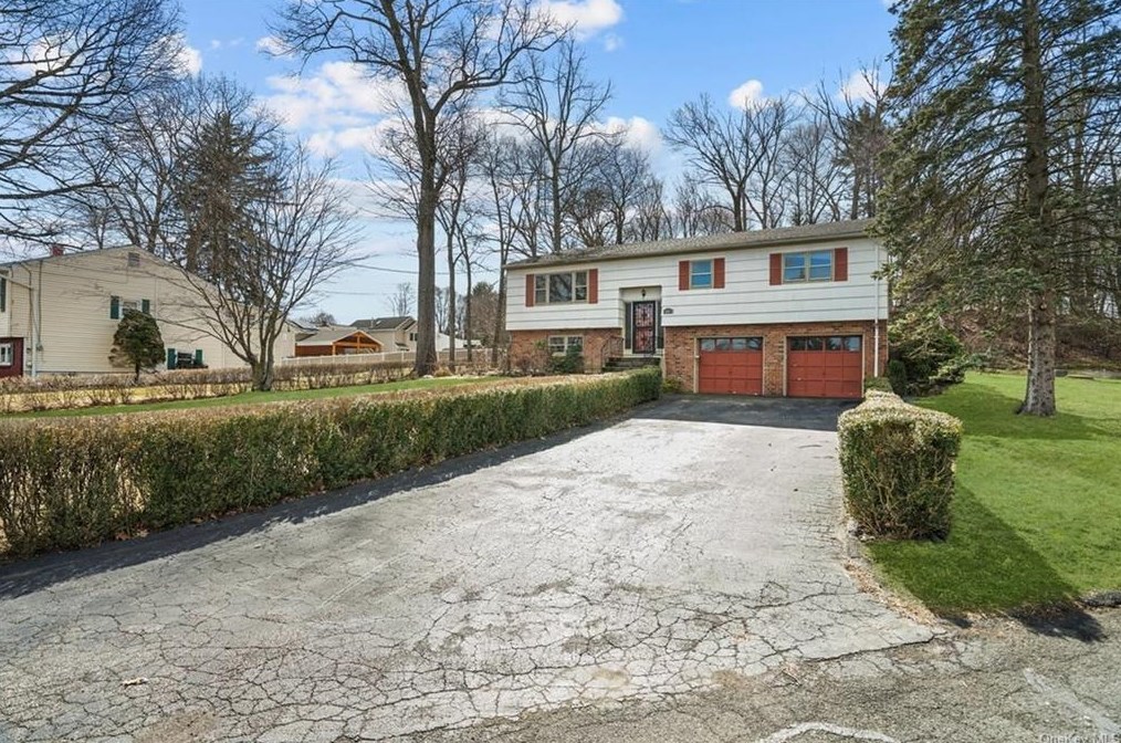 86 Pine Dr, Stony Point, NY 10980