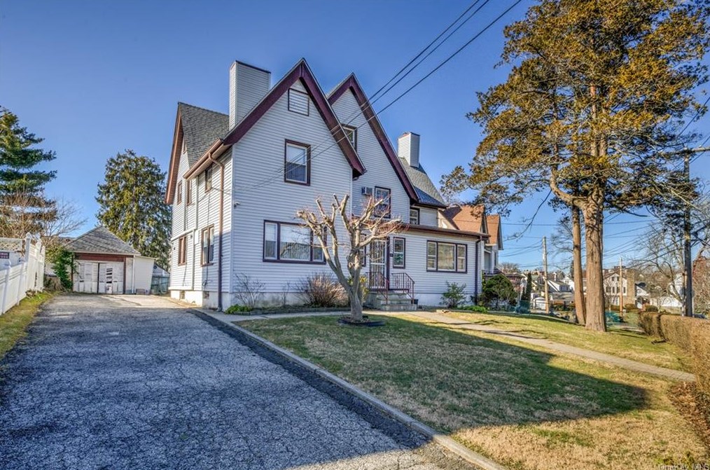 123 Meadow Ln, New Rochelle, NY 10805