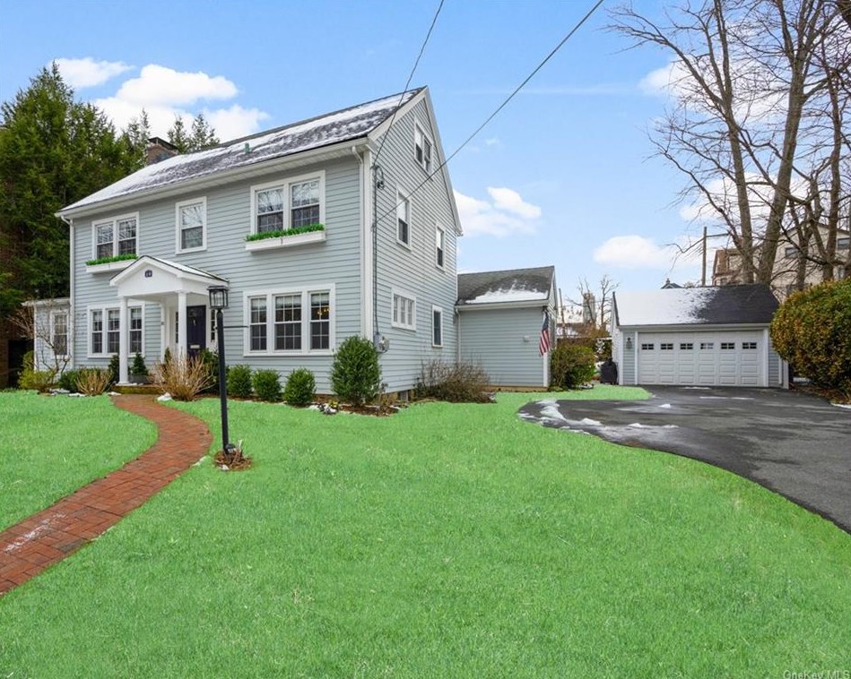 10 Stonelea Pl, New Rochelle, NY 10801