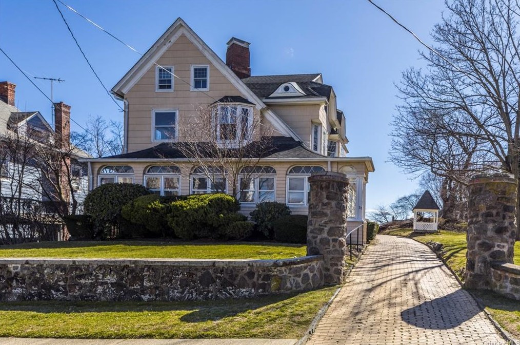 22 Linden Pl, New Rochelle, NY 10801