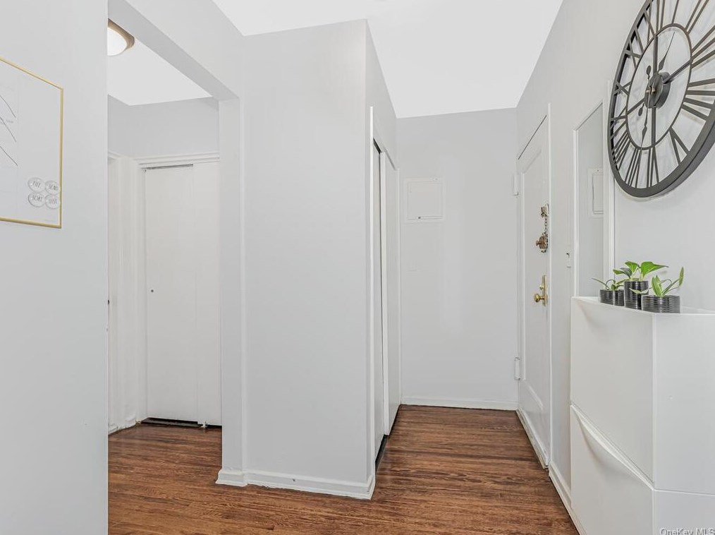 18 Lawrence Dr #c, White Plains, NY 10603