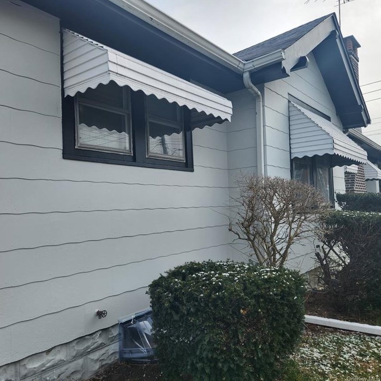 256 Hayward St, Yonkers NY  10704-1944 exterior