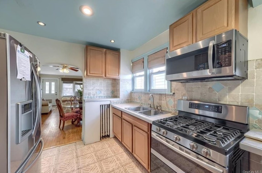 122 North St, Newburgh NY  12550-3302 exterior
