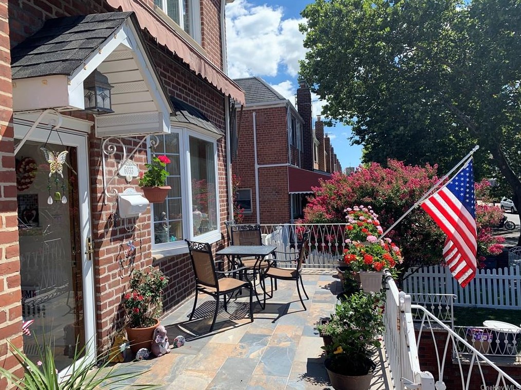 60-33 72nd St, Flushing, NY 11378-1008