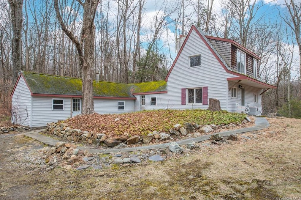 49 Cascade Lake Rd, Warwick, NY 10990