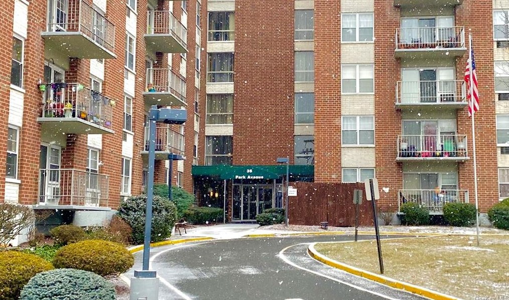 35 Park Ave #6s, Airmont, NY