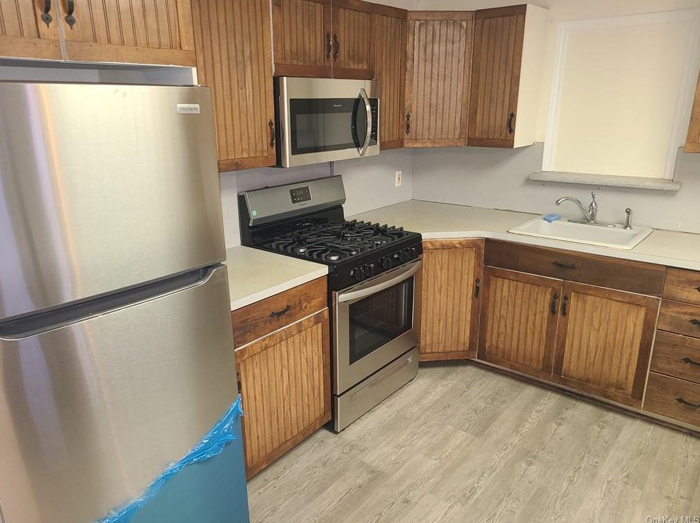 40 Clarendon Ave, Yonkers, NY 10701