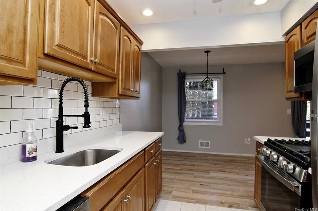 73 New Holland Vlg, Nanuet, NY 10954-2440