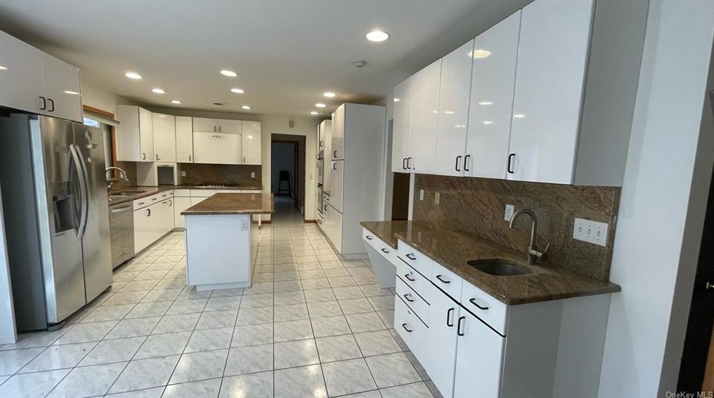 11 Secor Ct, Mount Ivy, NY 10970