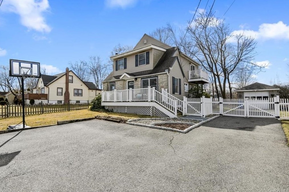 15 Ashburton Rd, Kent Lakes, NY 10512