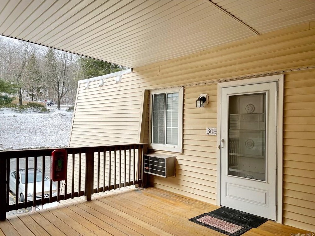 308 Fox Run Ln, Kent Lakes, NY 10512