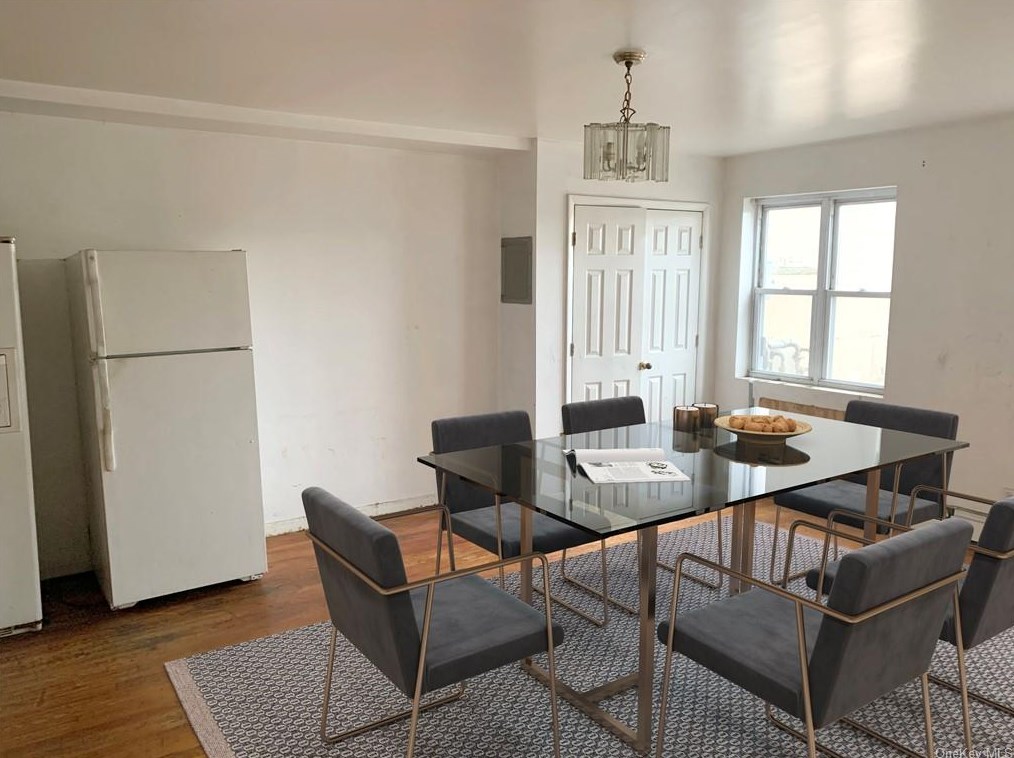 48-61A 58th St, Flushing, NY 11377-1219