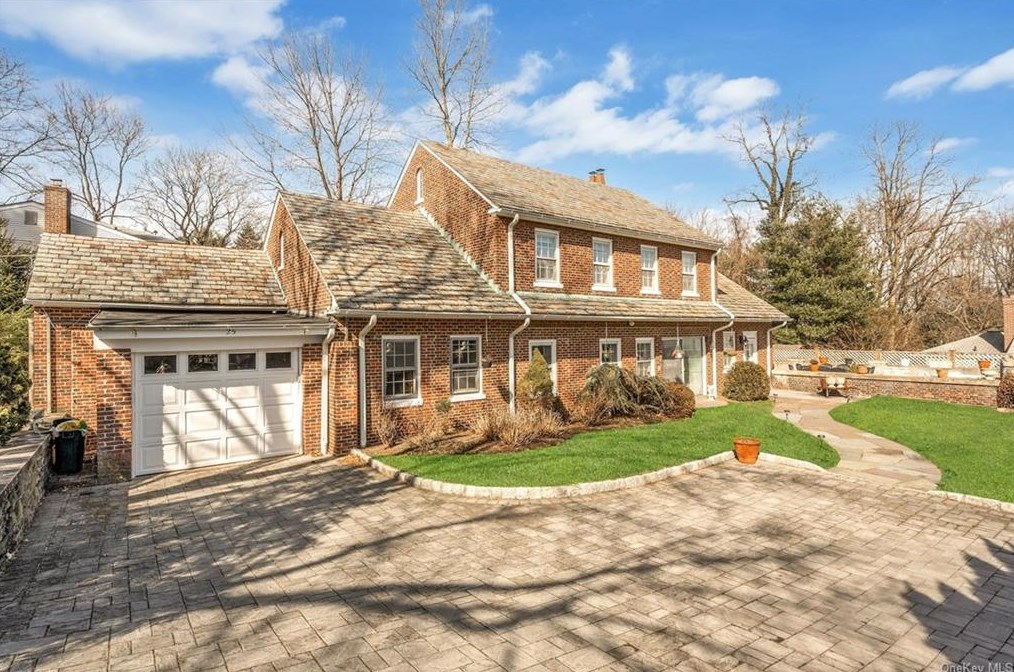 25 Sunnyridge Rd, New Rochelle, NY 10804