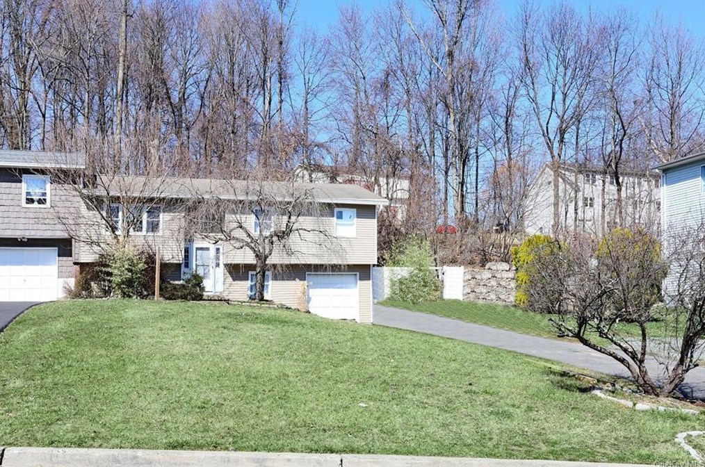 46 Sinclair Ct, Chestnut Ridge, NY 10977