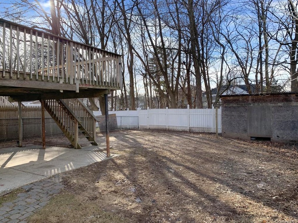 21 Brook St, Chestnut Ridge, NY 10977-3638