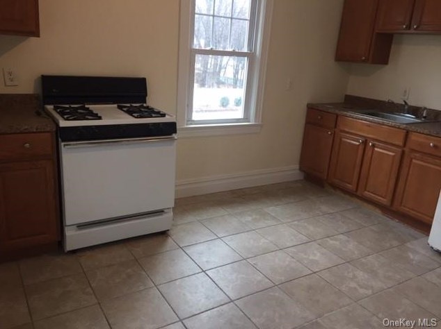 62 Roosevelt St, Chestnut Ridge, NY 10965