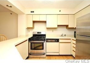 14 Nosband Ave Apt 1g, White Plains, NY