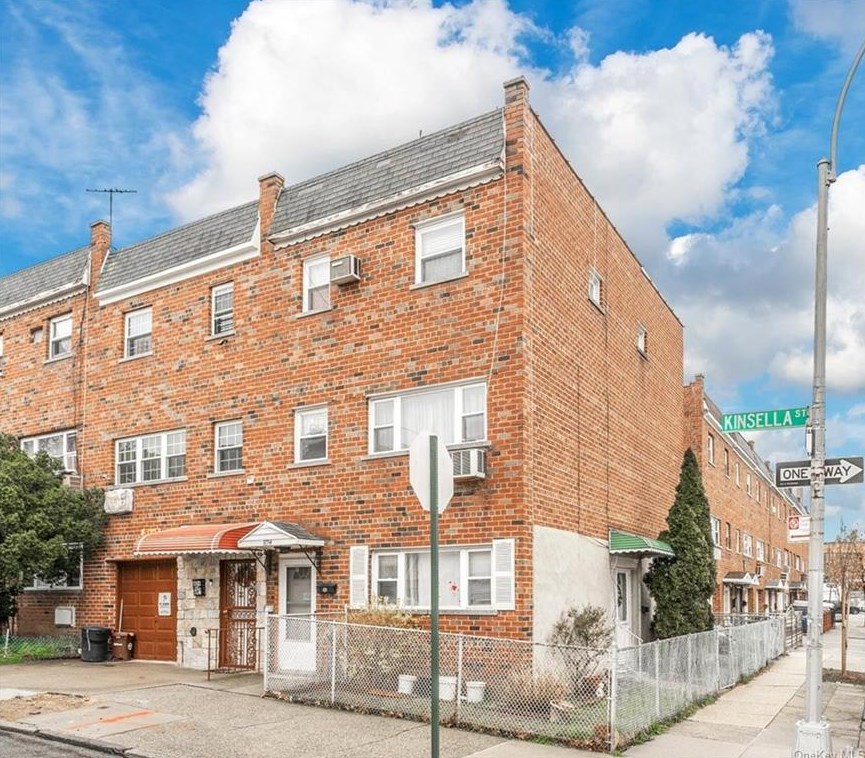 824 Kinsella St, Bronx, NY 10462