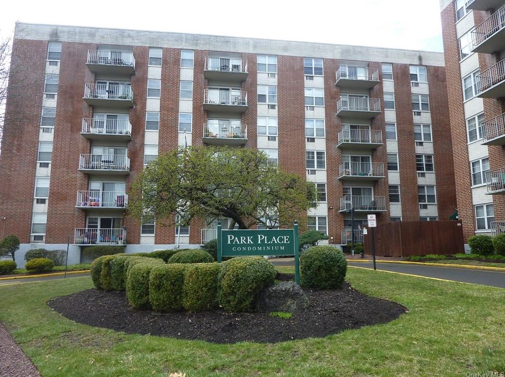 35 Park Ave Apt 4w, Airmont, NY