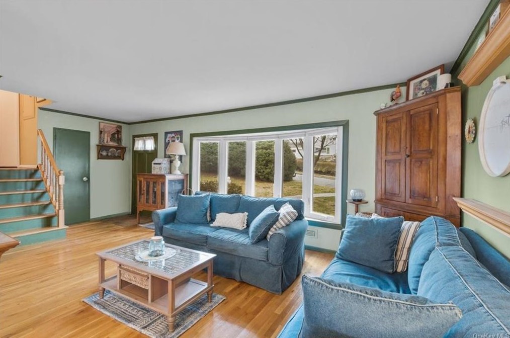 41 Dexter Rd, Yonkers, NY 10710-2824