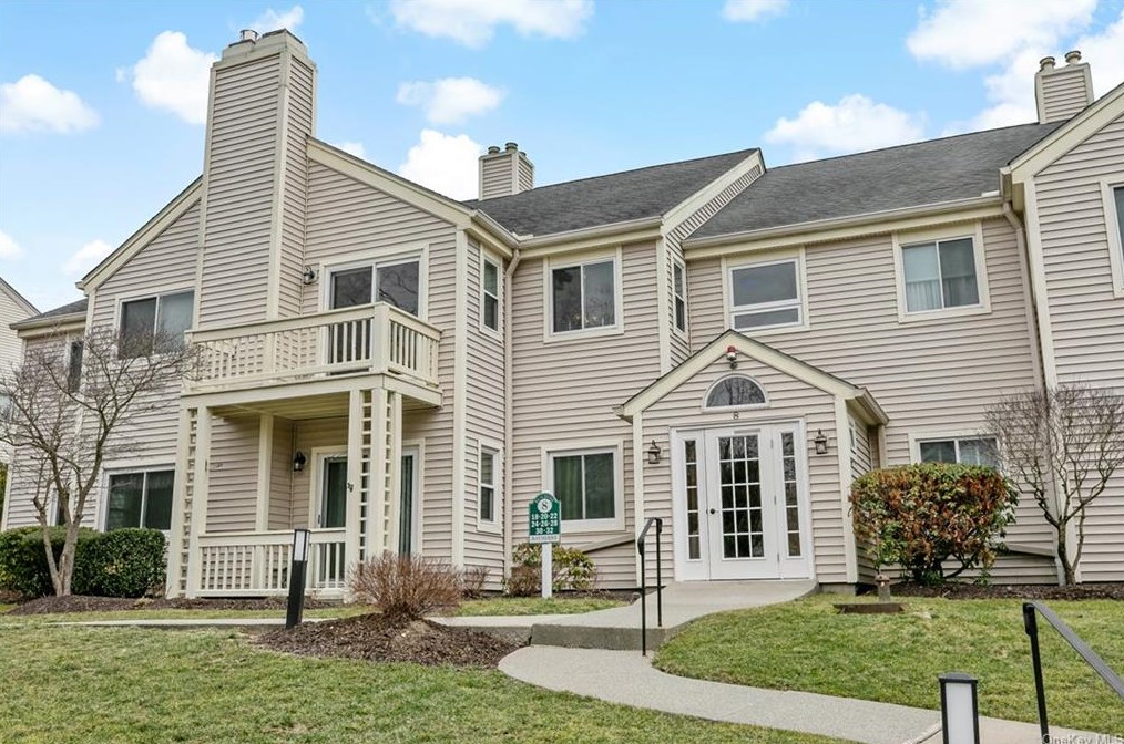 28 Bayberry Dr, Peekskill, NY 10566-4859