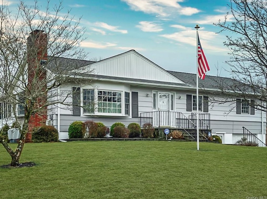24 Provost Dr, Newburgh, NY 12553-5625