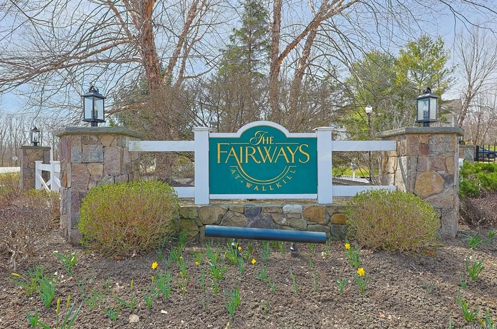 77 Fairways Dr, Middletown, NY 10940