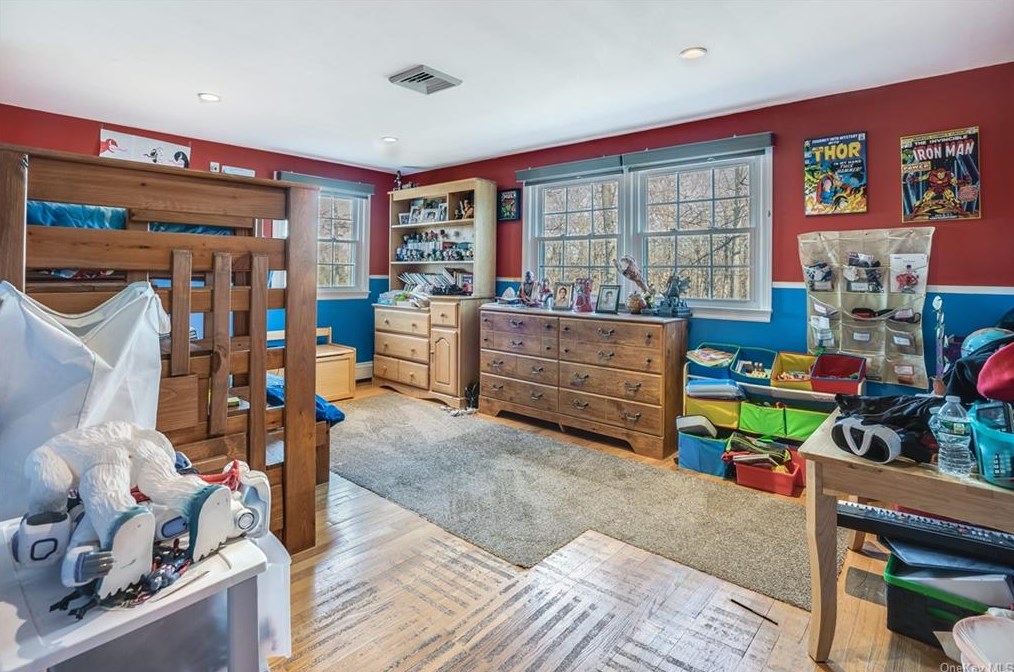 19 Woodcrest Dr, East Fishkill NY  12533-6331 exterior