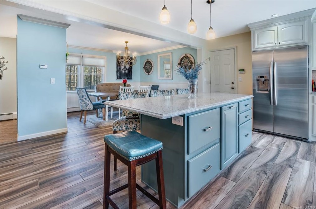 19 Woodcrest Dr, East Fishkill NY  12533-6331 exterior