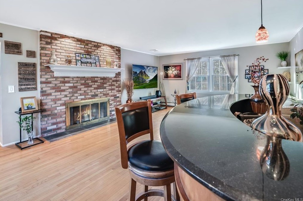 19 Woodcrest Dr, East Fishkill NY  12533-6331 exterior